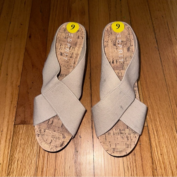 Women's Tan Woven Sandals never worn - Picture 4 of 9